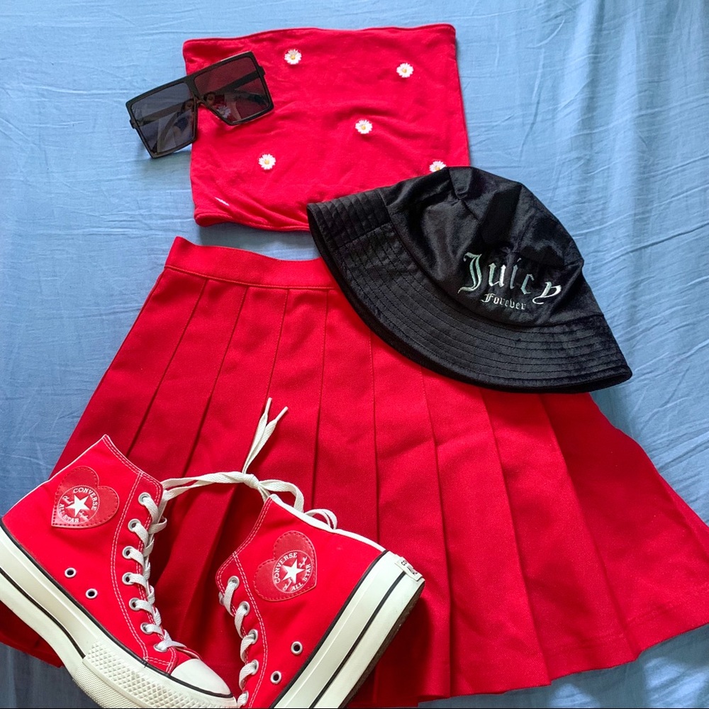 Preppy pleaded red skirt set